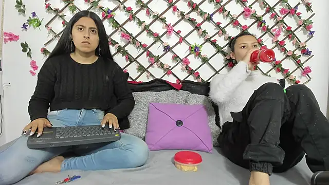 Snapshot of thedream_girls chatting on 13, 2, 2025 thedream girls online show from 13, 2, 2025