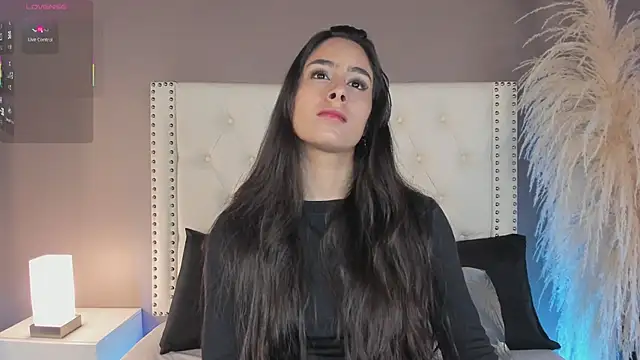 Julia Martinez  online show from 29, 4, 2026
