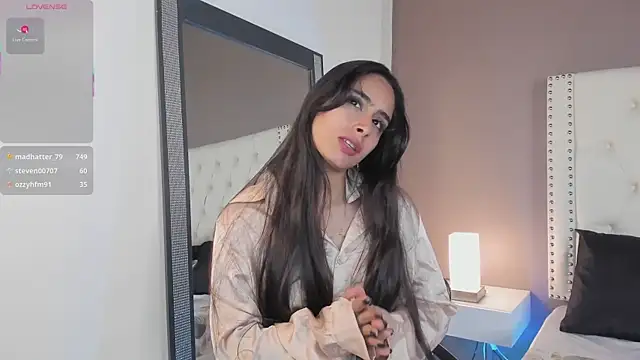 Julia Martinez  online show from 29, 4, 2026