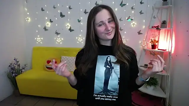 Snapshot of MichelLeee chatting on 28, 4, 2026 MichelLeee online show from 28, 4, 2026