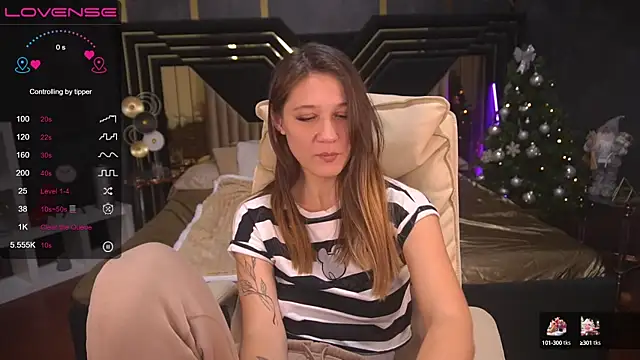 DreamyLinaa online show from 4, 1, 2025