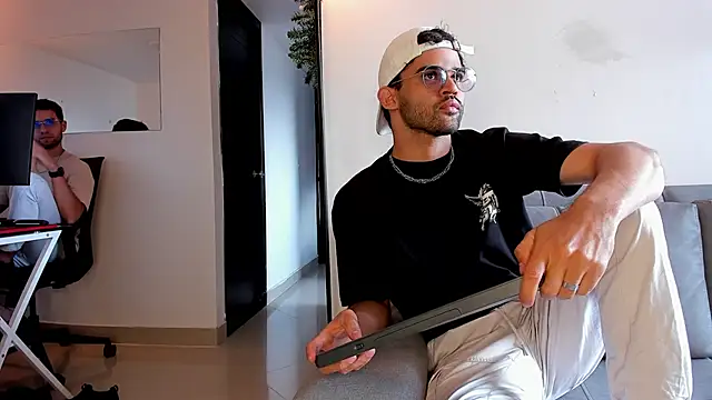 andrewChris  online show from 15, 12, 2025