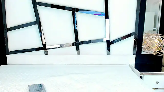 AriannaRussell  online show from 9, 3, 2026