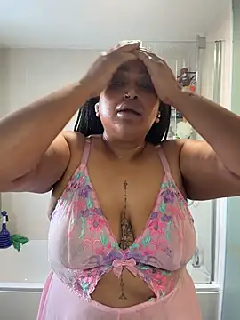 Snapshot of Sweet_PeaUK chatting on 6, 1, 2026 Sweet PeaUK online show from 6, 1, 2026