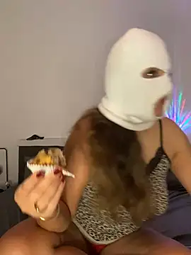 Snapshot of Sara_blanc chatting on 8, 12, 2024 Sara blanc online show from 8, 12, 2024