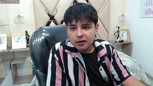 Snapshot of AndrewPherson chatting on 5, 1, 2025 AndrewPherson online show from 5, 1, 2025