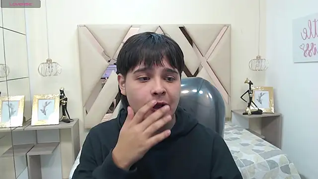 Snapshot of AndrewPherson chatting on 6, 1, 2025 AndrewPherson online show from 6, 1, 2025