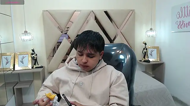 Snapshot of AndrewPherson chatting on 14, 1, 2025 AndrewPherson online show from 14, 1, 2025