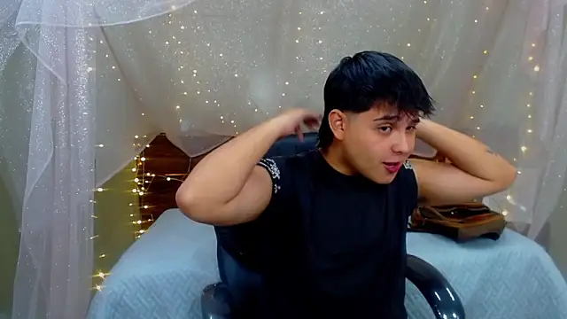 Snapshot of AndrewPherson chatting on 8, 3, 2025 AndrewPherson online show from 8, 3, 2025