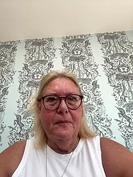 MoistCurveyChanel online show from 15, 7, 2026