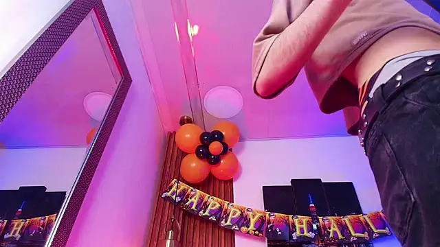 Snapshot of Noah_Xitruxx chatting on 9, 10, 2025 Noah Xitruxx online show from 9, 10, 2025