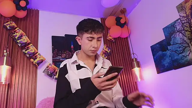 Snapshot of Noah_Xitruxx chatting on 3, 11, 2025 Noah Xitruxx online show from 3, 11, 2025