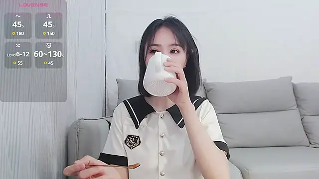 Snapshot of Koi-m- chatting on 10, 2, 2025 Koi-m- online show from 10, 2, 2025