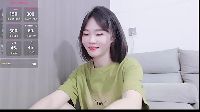Snapshot of Koi-m- chatting on 8, 9, 2025 Koi-m- online show from 8, 9, 2025