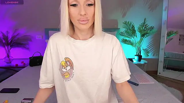 Snapshot of Lana_kitty__ chatting on 3, 5, 2026 Lana kitty online show from 3, 5, 2026