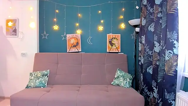 Snapshot of Xloe_Queen chatting on 13, 12, 2024 Xloe Queen online show from 13, 12, 2024