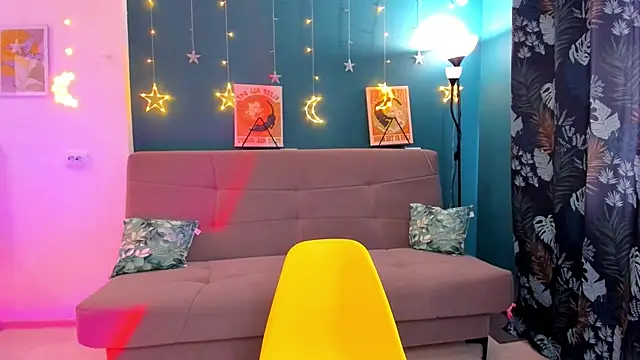 Snapshot of Xloe_Queen chatting on 11, 2, 2025 Xloe Queen online show from 11, 2, 2025