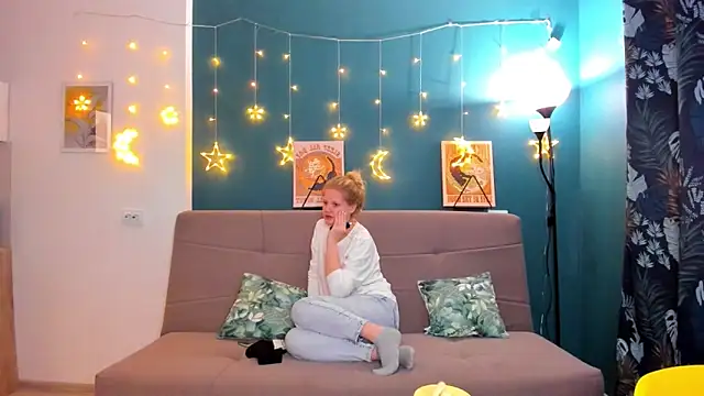 Snapshot of Xloe_Queen chatting on 25, 2, 2025 Xloe Queen online show from 25, 2, 2025