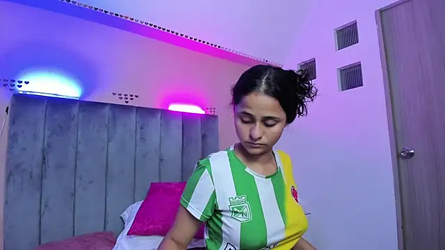 Snapshot of Giselle_Roldan chatting on 18, 6, 2026 Giselle Roldan online show from 18, 6, 2026