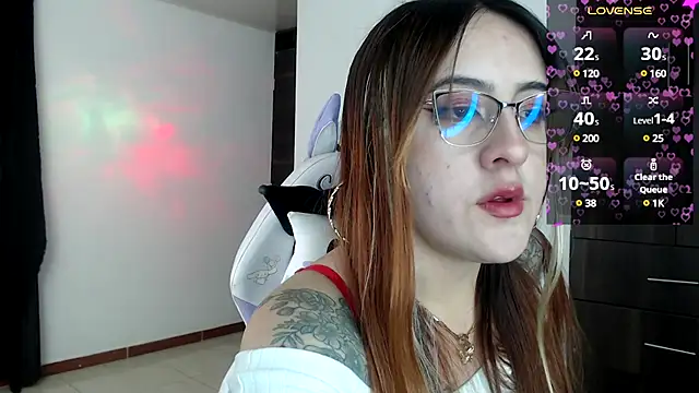 Snapshot of SarahXRusso chatting on 11, 12, 2024 SarahXRusso online show from 11, 12, 2024