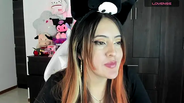 Snapshot of SarahXRusso chatting on 4, 3, 2025 SarahXRusso online show from 4, 3, 2025