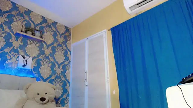 nicoledollts online show from 30, 4, 2026