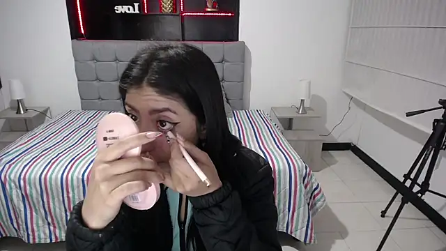 Angela Diaz  online show from 11, 12, 2024