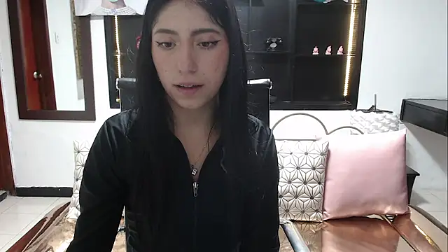 Angela Diaz  online show from 30, 12, 2024