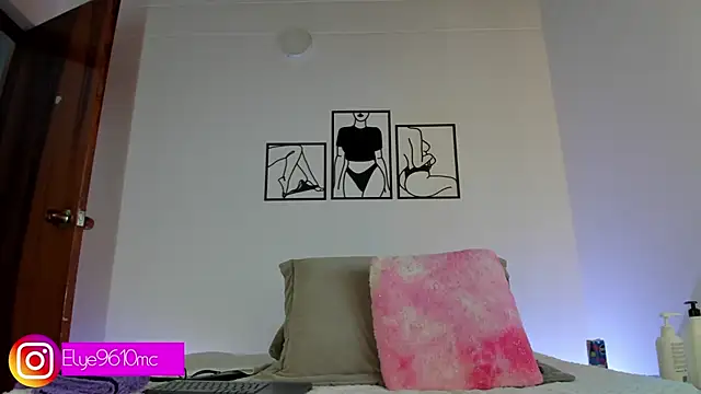Snapshot of ellie_mcdonald chatting on 6, 10, 2025 ellie mcdonald online show from 6, 10, 2025