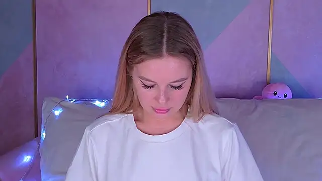 Snapshot of BeatriceEsmont chatting on 3, 1, 2025 BeatriceEsmont online show from 3, 1, 2025