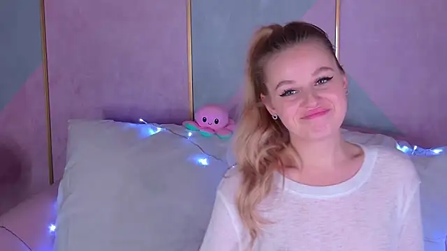 Snapshot of BeatriceEsmont chatting on 13, 1, 2025 BeatriceEsmont online show from 13, 1, 2025
