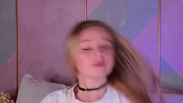 Snapshot of BeatriceEsmont chatting on 7, 3, 2025 BeatriceEsmont online show from 7, 3, 2025