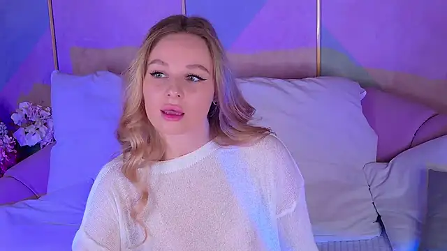 Snapshot of BeatriceEsmont chatting on 10, 3, 2025 BeatriceEsmont online show from 10, 3, 2025
