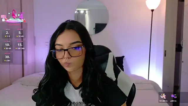 AnabelWolf online show from 8, 10, 2025