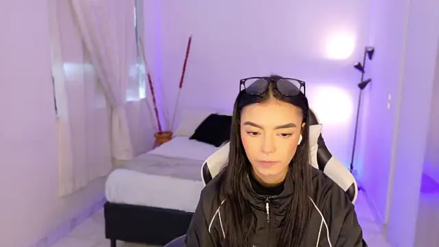 AnabelWolf online show from 23, 10, 2025