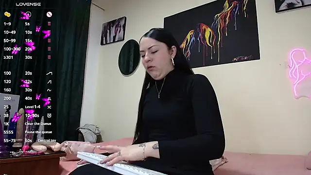 Emily-Hott- online show from 19, 12, 2024