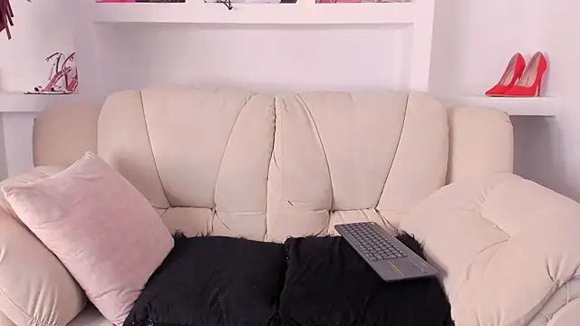 Snapshot of Radiant_Naomi chatting on 16, 12, 2025 Radiant Naomi online show from 16, 12, 2025