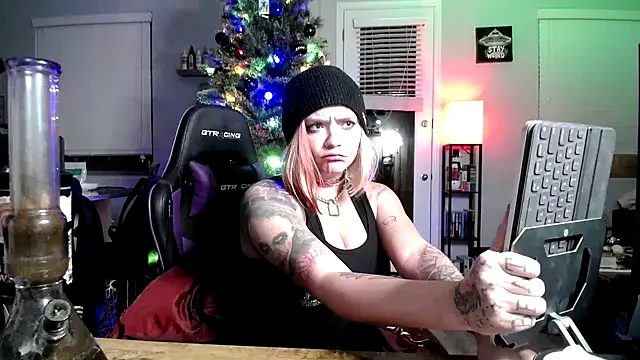 tayweird online show from 11, 12, 2024