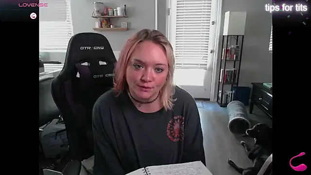 tayweird online show from 13, 1, 2025