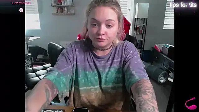 tayweird online show from 22, 1, 2025