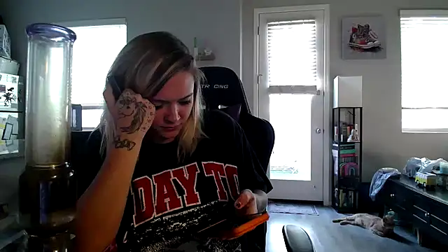 tayweird online show from 25, 9, 2025