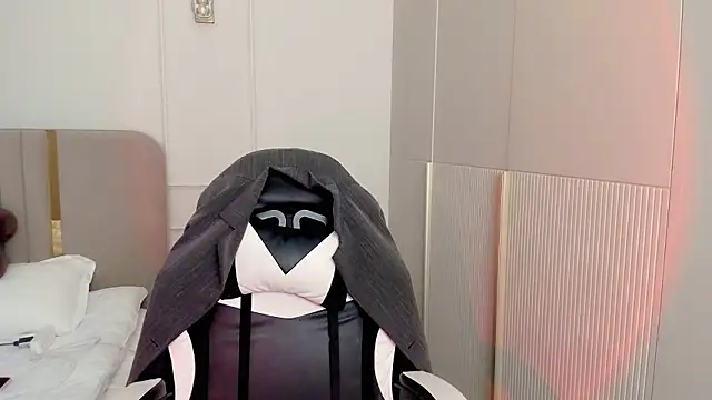 may mia online show from 4, 2, 2026