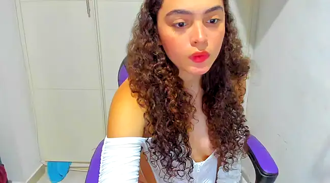 Snapshot of Lily_anal_squirt_ chatting on 11, 12, 2024 Lily anal squirt online show from 11, 12, 2024