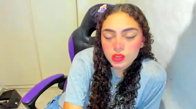 Snapshot of Lily_anal_squirt_ chatting on 29, 12, 2024 Lily anal squirt online show from 29, 12, 2024