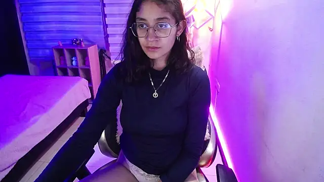 Lili Gomez  online show from 12, 1, 2025