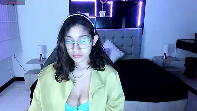 Lili Gomez  online show from 24, 1, 2025