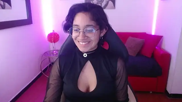 Lili Gomez  online show from 3, 2, 2025