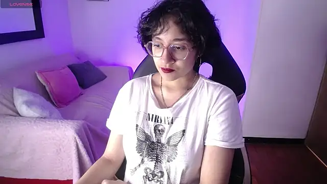 Snapshot of Lili_Gomez_ chatting on 18, 11, 2025 Lili Gomez online show from 18, 11, 2025