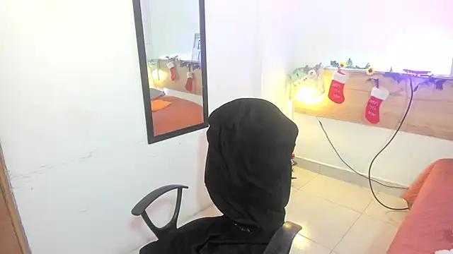 Emyli rousse  online show from 24, 12, 2024