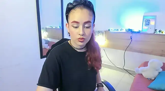 Emyli rousse  online show from 4, 1, 2025